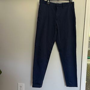 Banana Republic Chino Pant. Dark blue. Tapered fit. Size 32x32